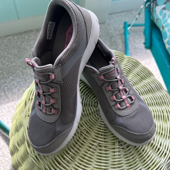 Skechers Air Cooled Archfit - Picture 1 of 9